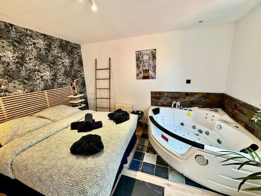 Sauna & Balneo Au Coeur De รูออง ภายนอก รูปภาพ
